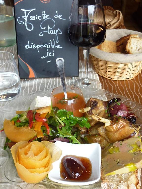Logis Hotels - Hotel Et Restaurant Les Voyageurs Tournon-dʼAgenais エクステリア 写真
