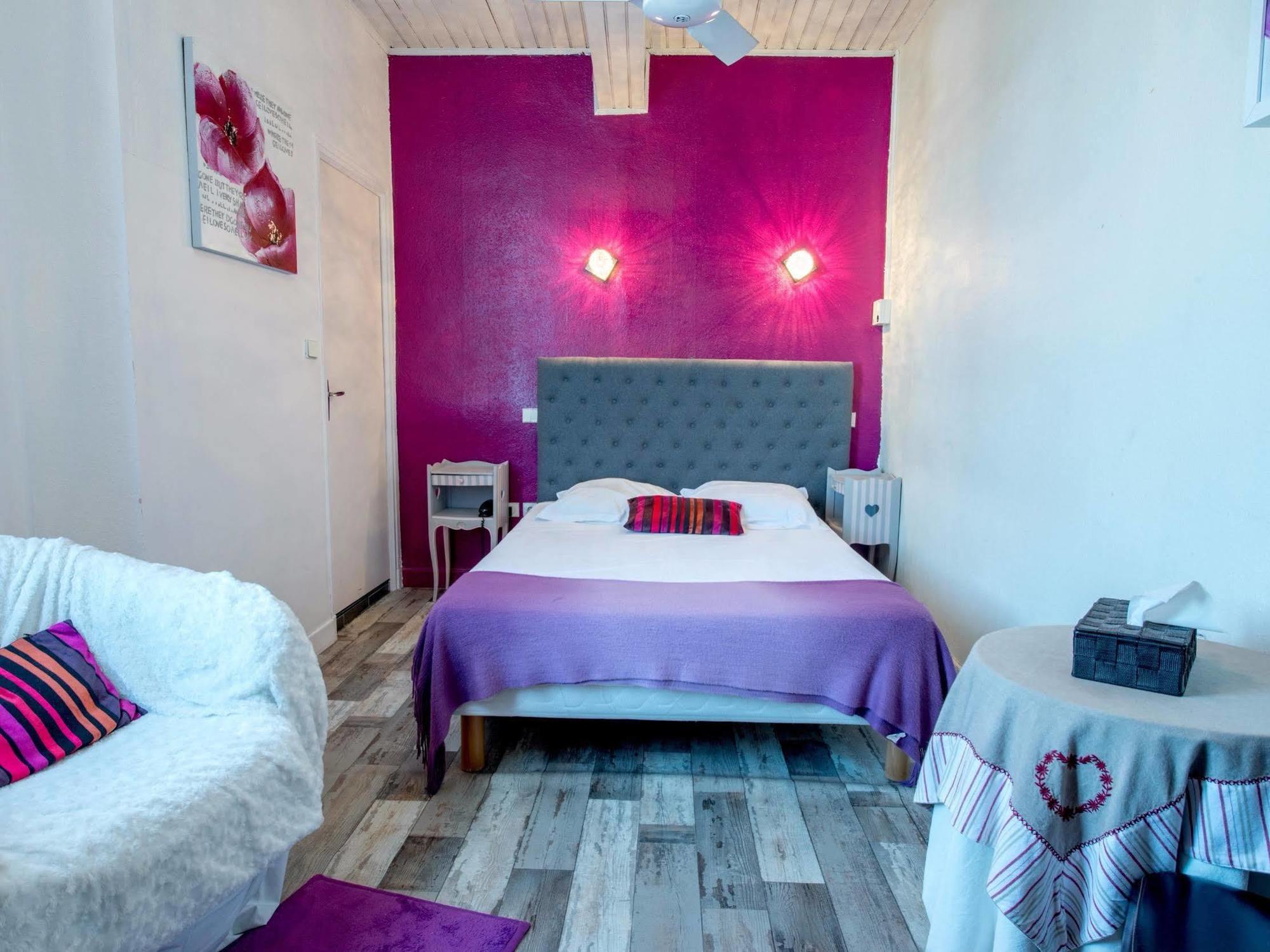 Logis Hotels - Hotel Et Restaurant Les Voyageurs Tournon-dʼAgenais エクステリア 写真